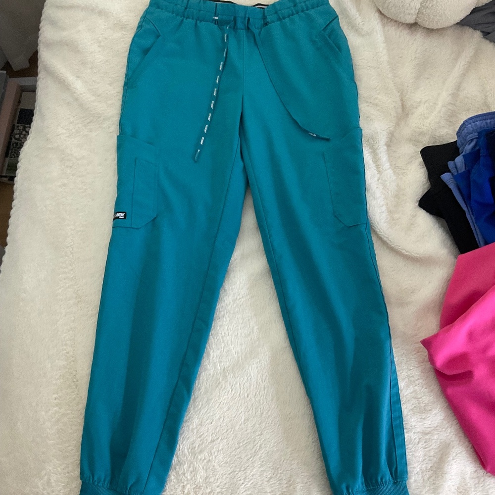 Grey's Anatomy by Barco Kira Women's 5-Pocket Double Cargo Knit Cuff Jogger Scru